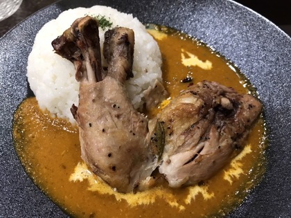 チキンカレーです。身はホロホロです。